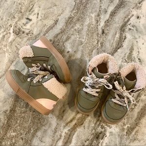 2 prs Osh Kosh Toddler girls faux suede boots. Fleece trim khaki green & pink.